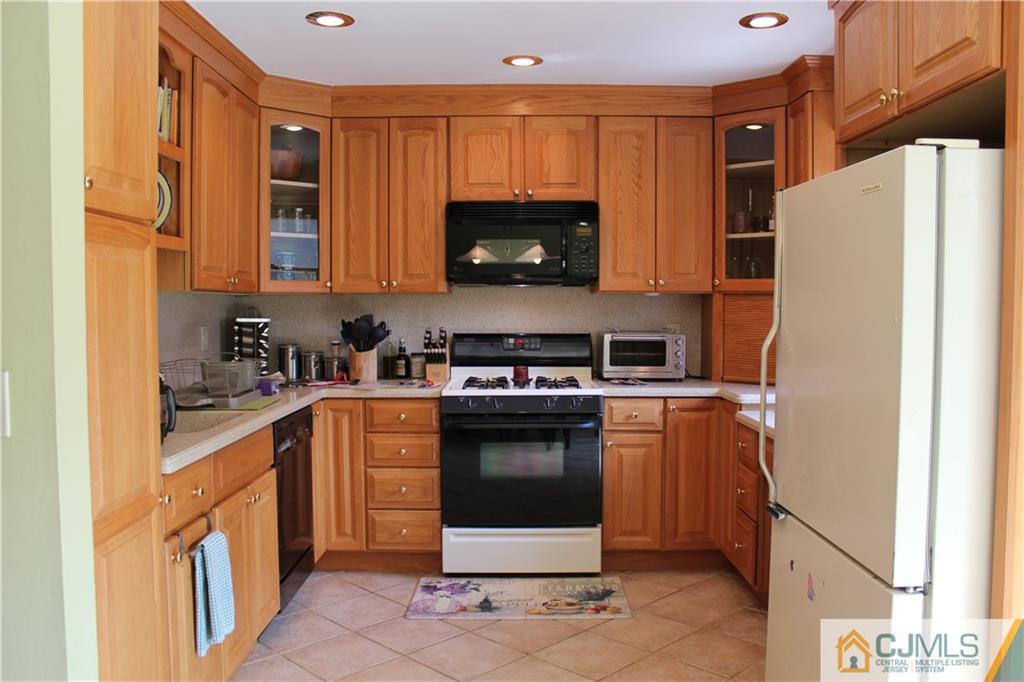 33 Andover Road Jackson, NJ 08527 - Photo 7 of 25 a kitchen with a refrigerator sink and microwave