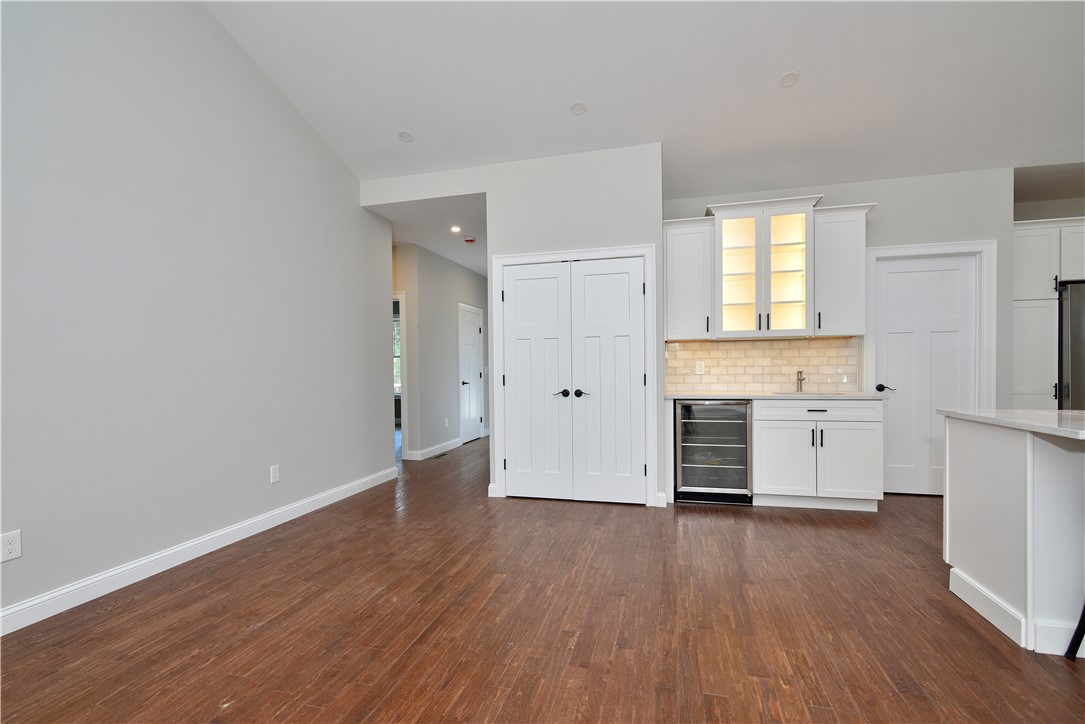 27 Sunset Lk Circle Coventry, RI 02816 - Photo 4 of 31