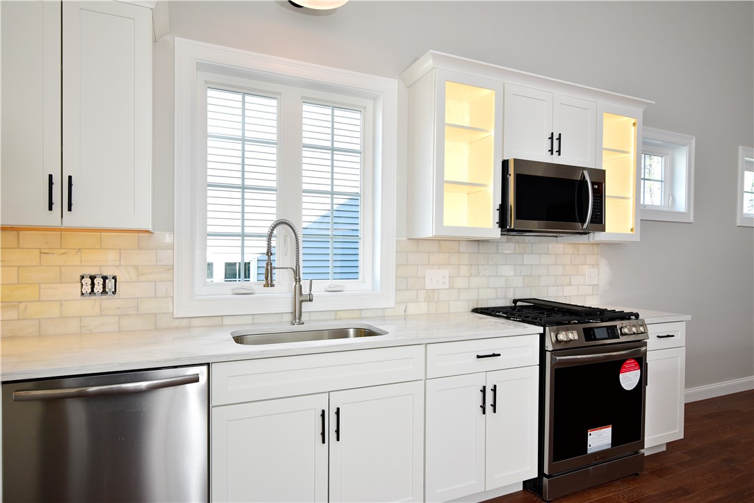 27 Sunset Lk Circle Coventry, RI 02816 - Photo 9 of 31