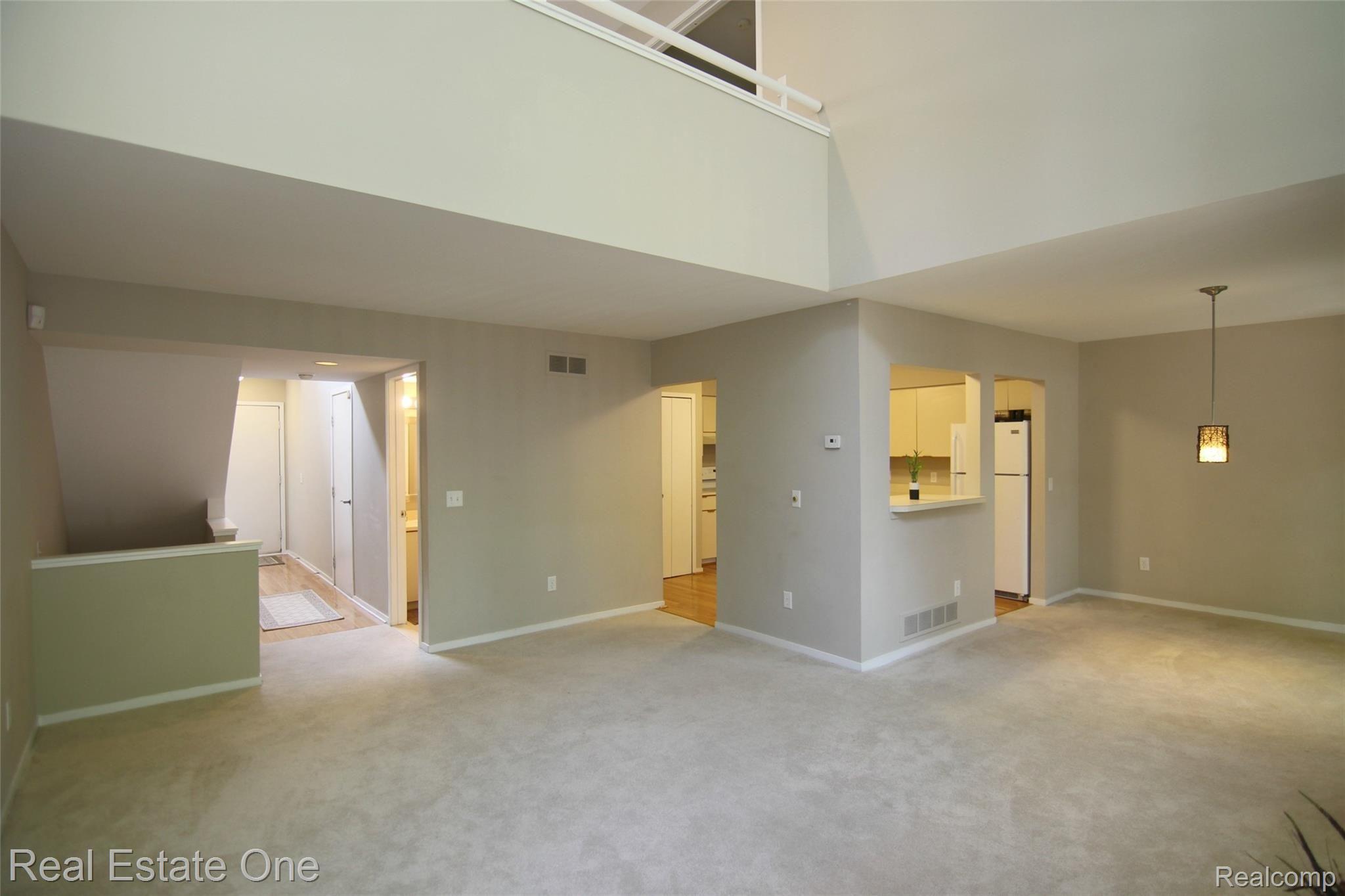 559 Harrow Court, Unit 39 Rochester, MI 48307 - Photo 5 of 19 jHarrow Ct Great Room 2.jpg