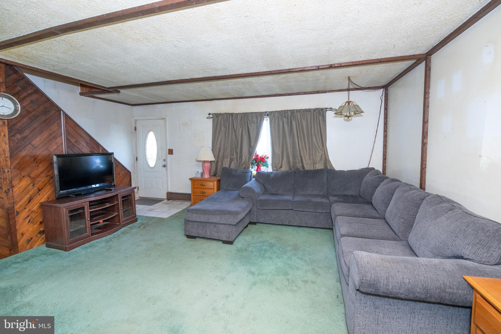 38 MacIntosh Road Levittown, PA 19056 - Photo 2 of 23 Gallery Image 2