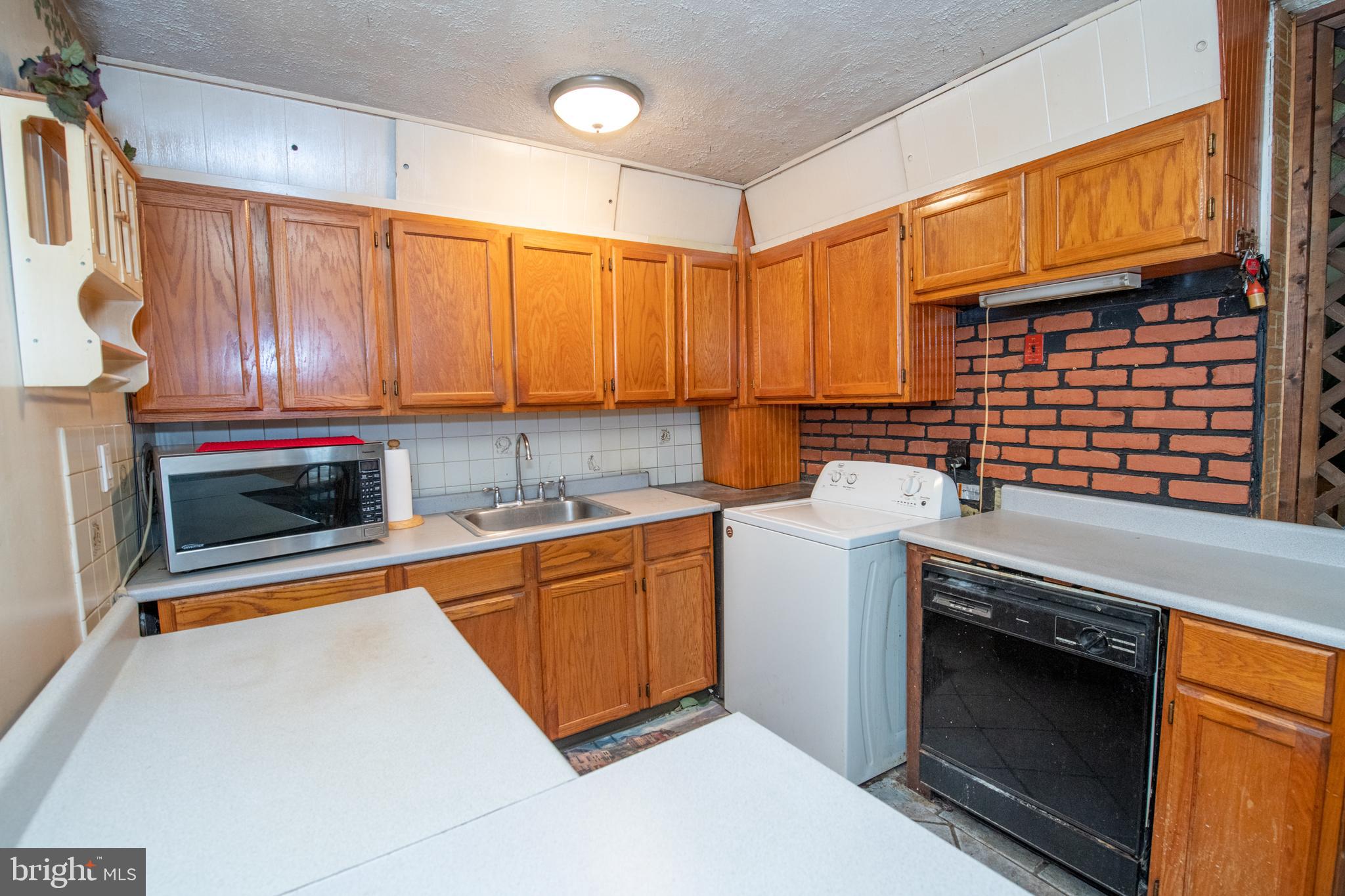 38 MacIntosh Road Levittown, PA 19056 - Photo 4 of 23 Gallery Image 4