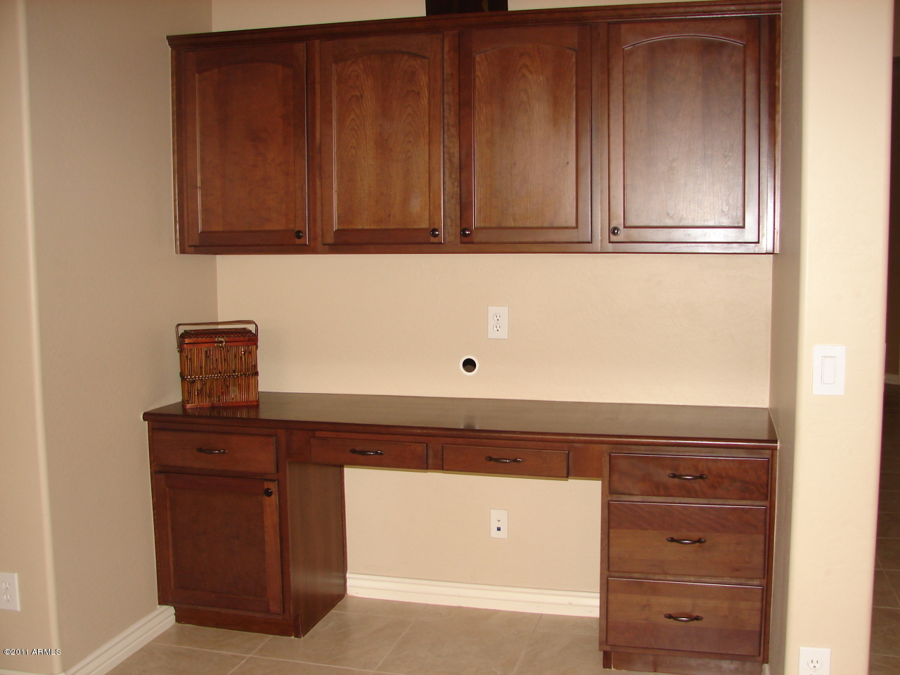 17563 West Verdin Road Goodyear, AZ 85338 - Photo 25 of 40 Built-in desk