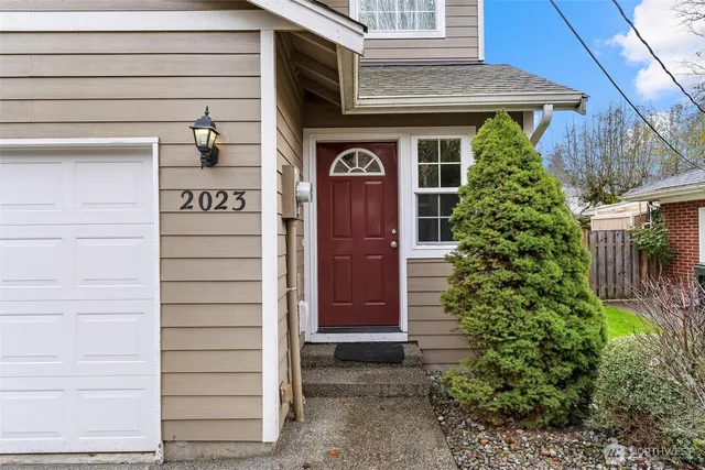a view of entryway door of the house