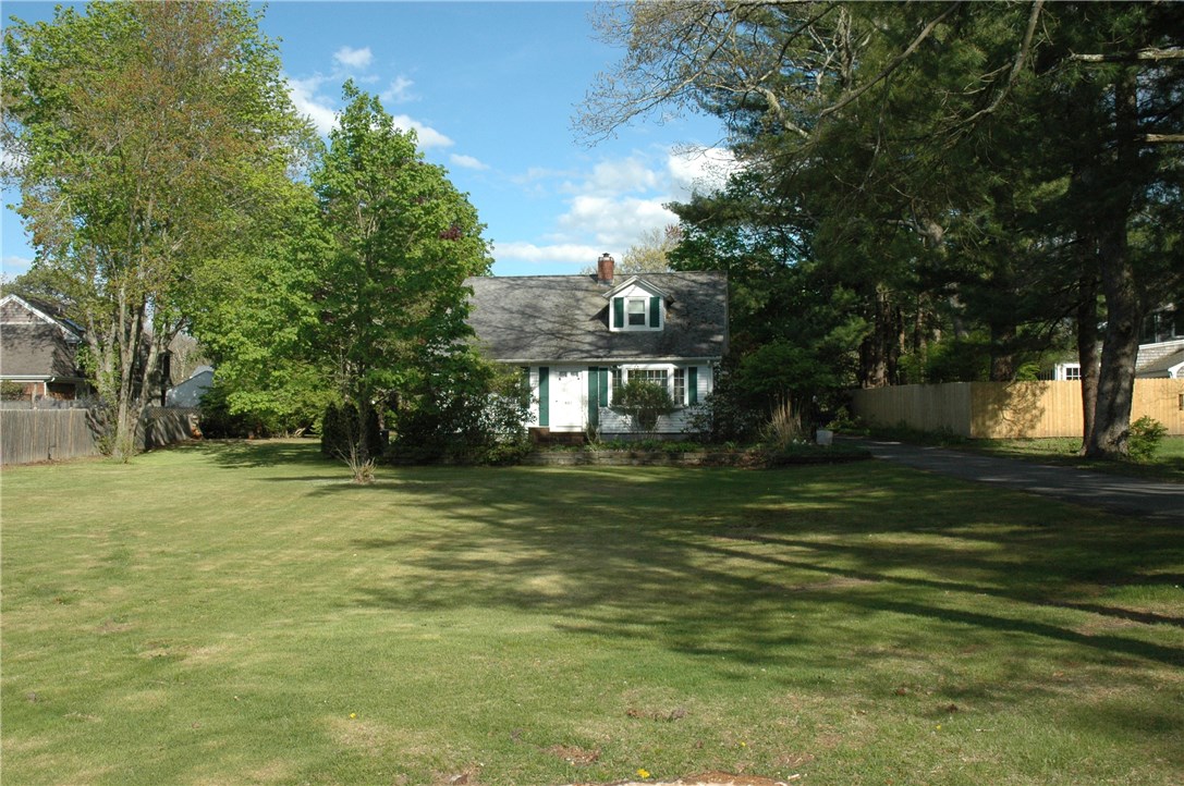 401 New Meadow Road Barrington, RI 02806 - Photo 3 of 11 Large front yard.