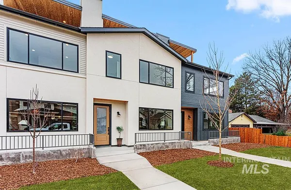 $714,900 | 3337 West Whimbrel Lane, Unit MIDDLE, Boise, ID 83703