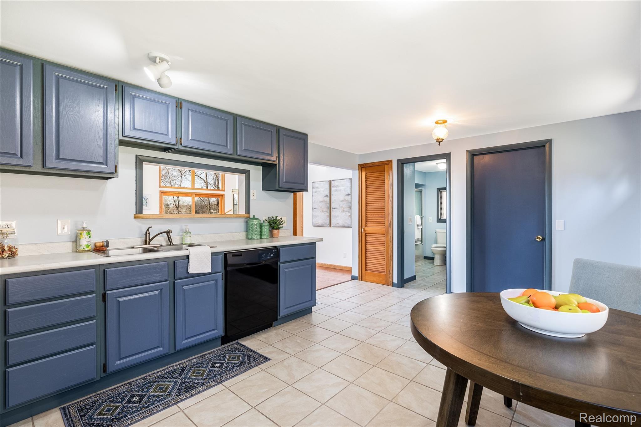 4100 Pardee Lake Road Howell, MI 48843 - Photo 16 of 35 15.Kitchen