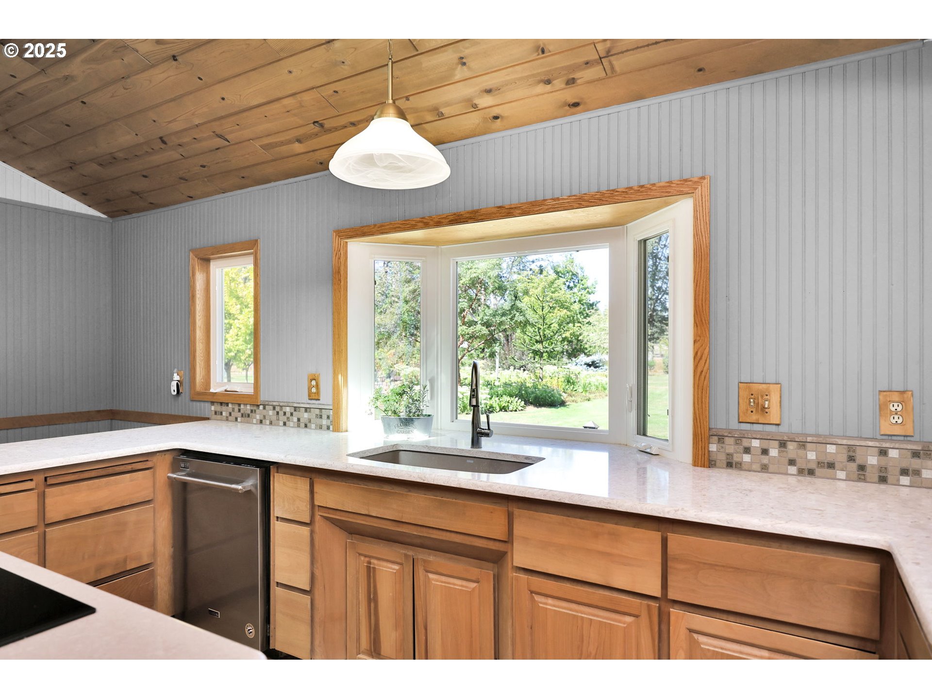 88885 Conrad Road Veneta, OR 97487 - Photo 15 of 47 Bathroom