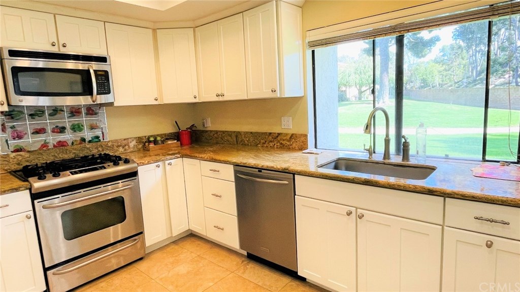 26606 La Roda Mission Viejo, CA 92691 - Photo 17 of 42