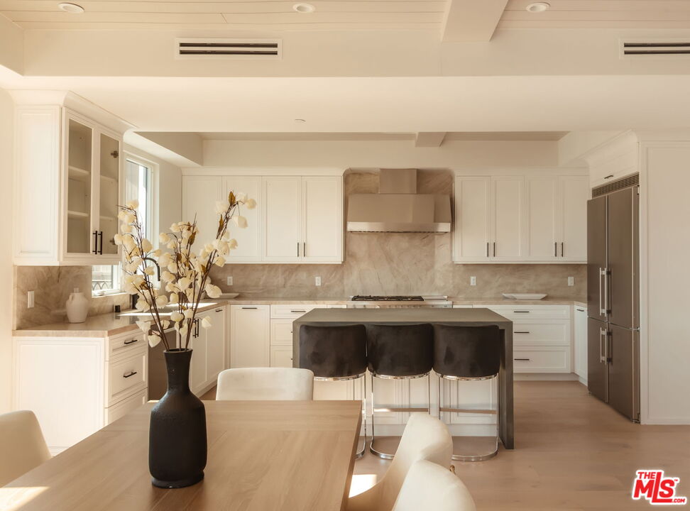10725 Ashton Avenue, Unit 101 Los Angeles, CA 90024 - Photo 17 of 40 a kitchen with a table and chairs in it