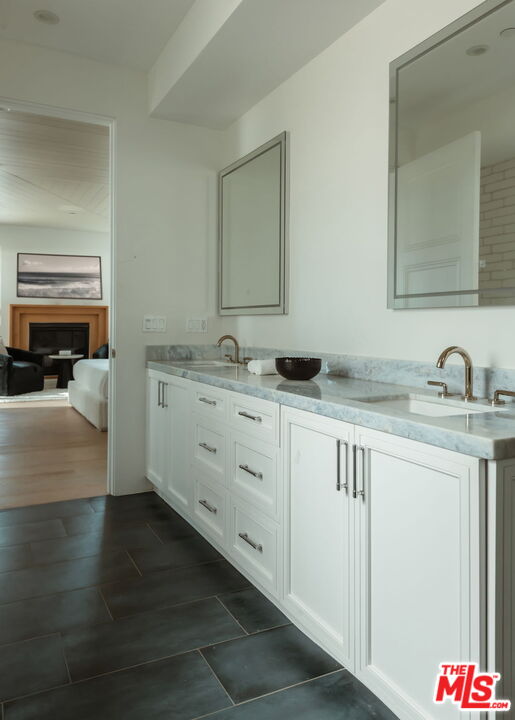 10725 Ashton Avenue, Unit 101 Los Angeles, CA 90024 - Photo 27 of 40 a bathroom with a sink and a mirror