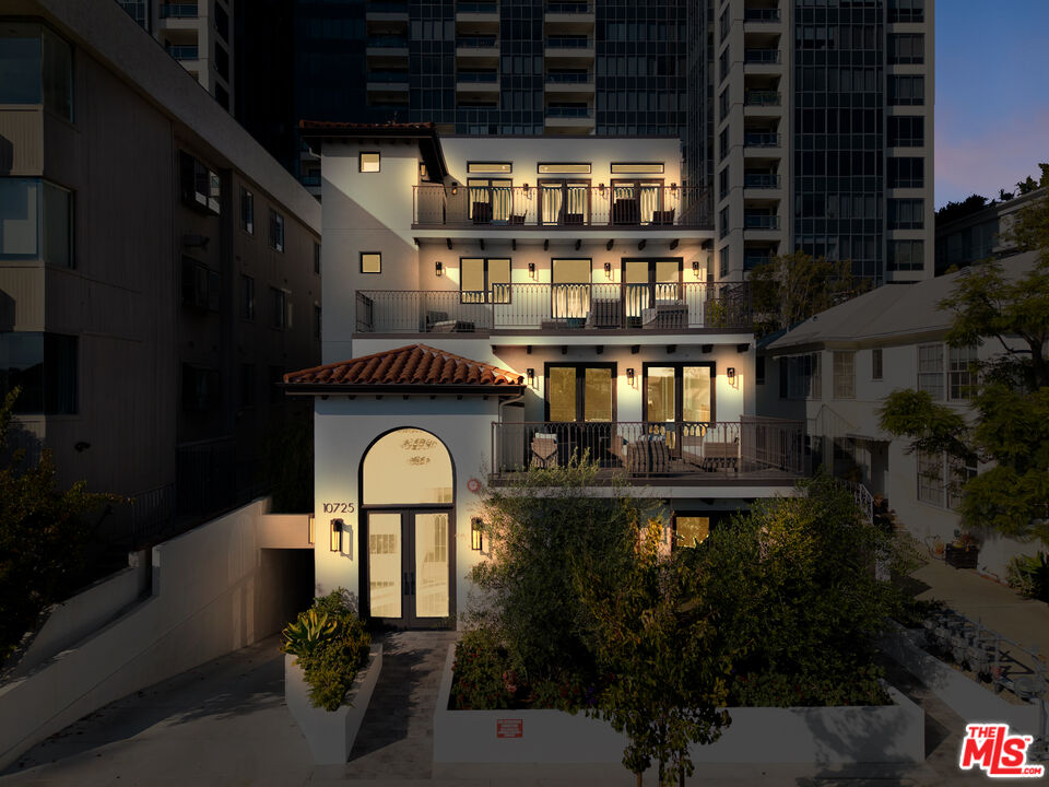 10725 Ashton Avenue, Unit 101 Los Angeles, CA 90024 - Photo 40 of 40 a front view of a house with garden