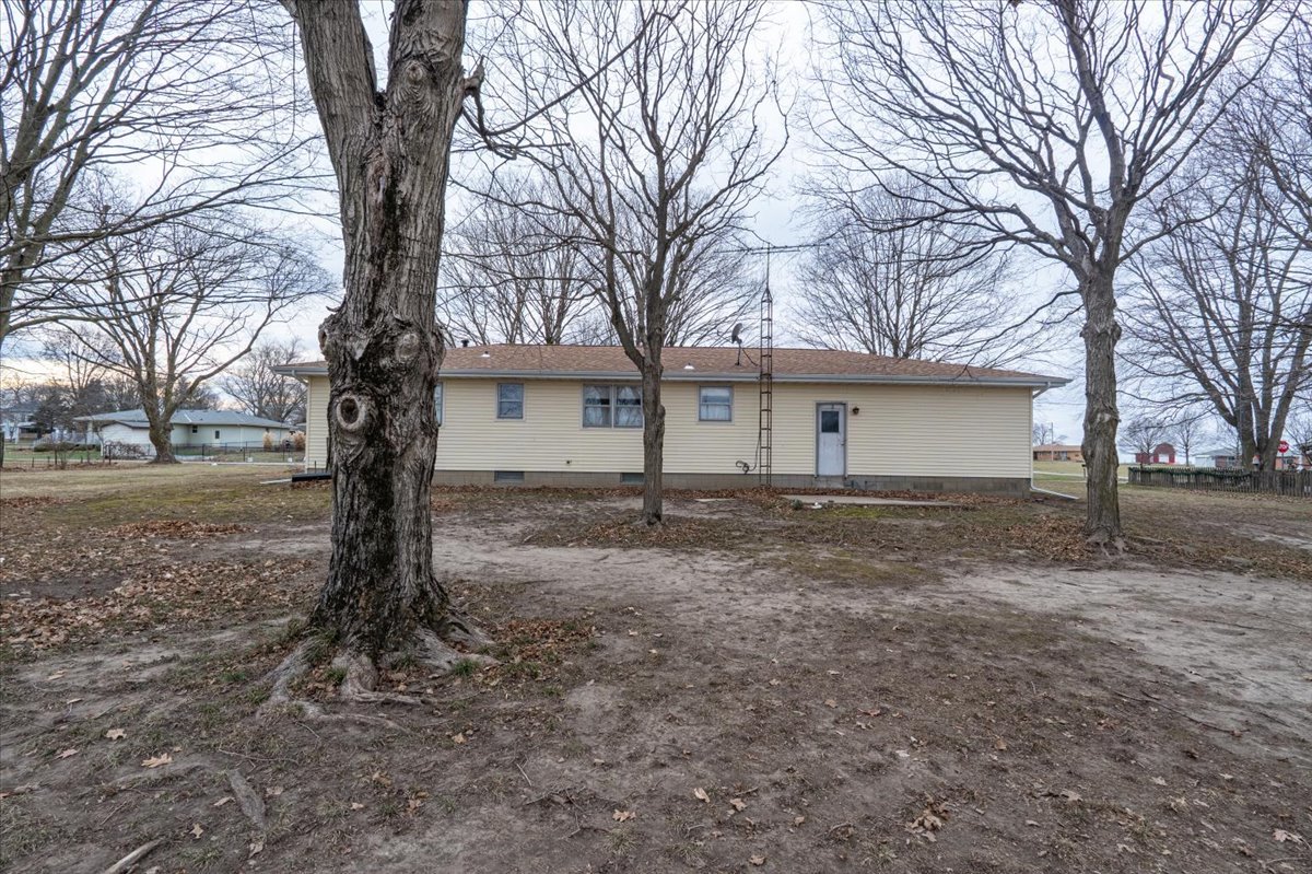 304 North Main Street McLean, IL 61754 - Photo 21 of 23