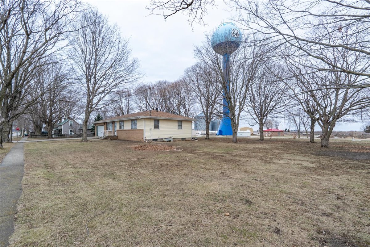 304 North Main Street McLean, IL 61754 - Photo 3 of 23