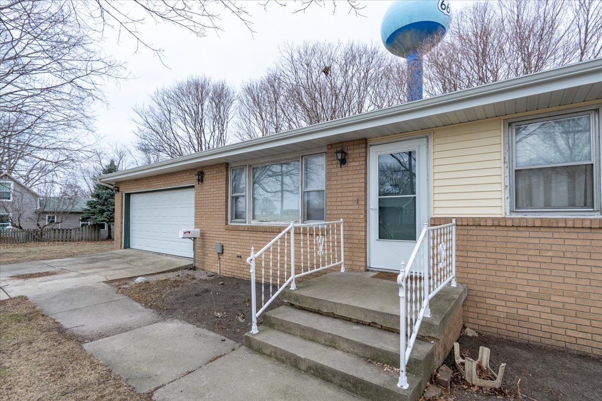 304 North Main Street McLean, IL 61754 - Photo 4 of 23