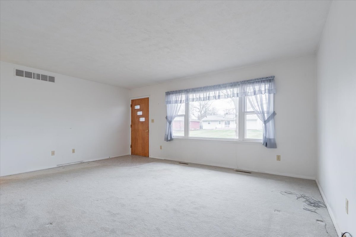 304 North Main Street McLean, IL 61754 - Photo 7 of 23