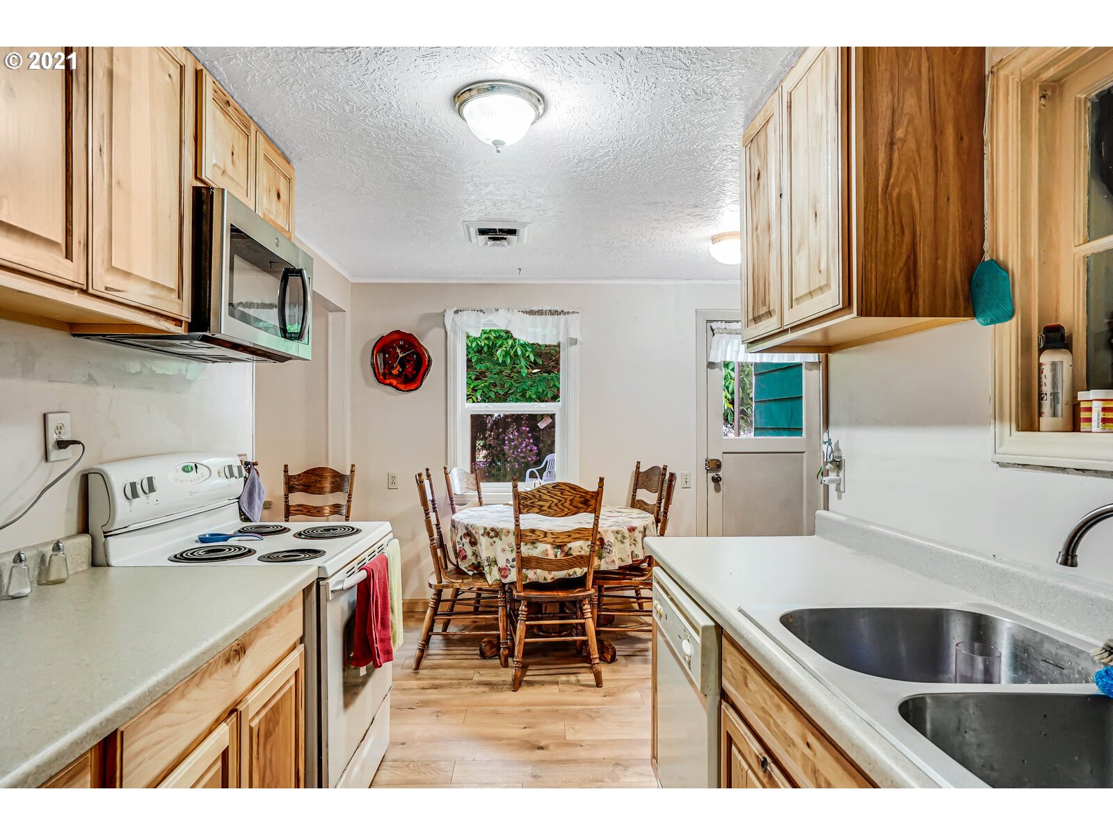 801 Mountain View Road Sweet Home, OR 97386 - Photo 9 of 25 Gallery Image 9