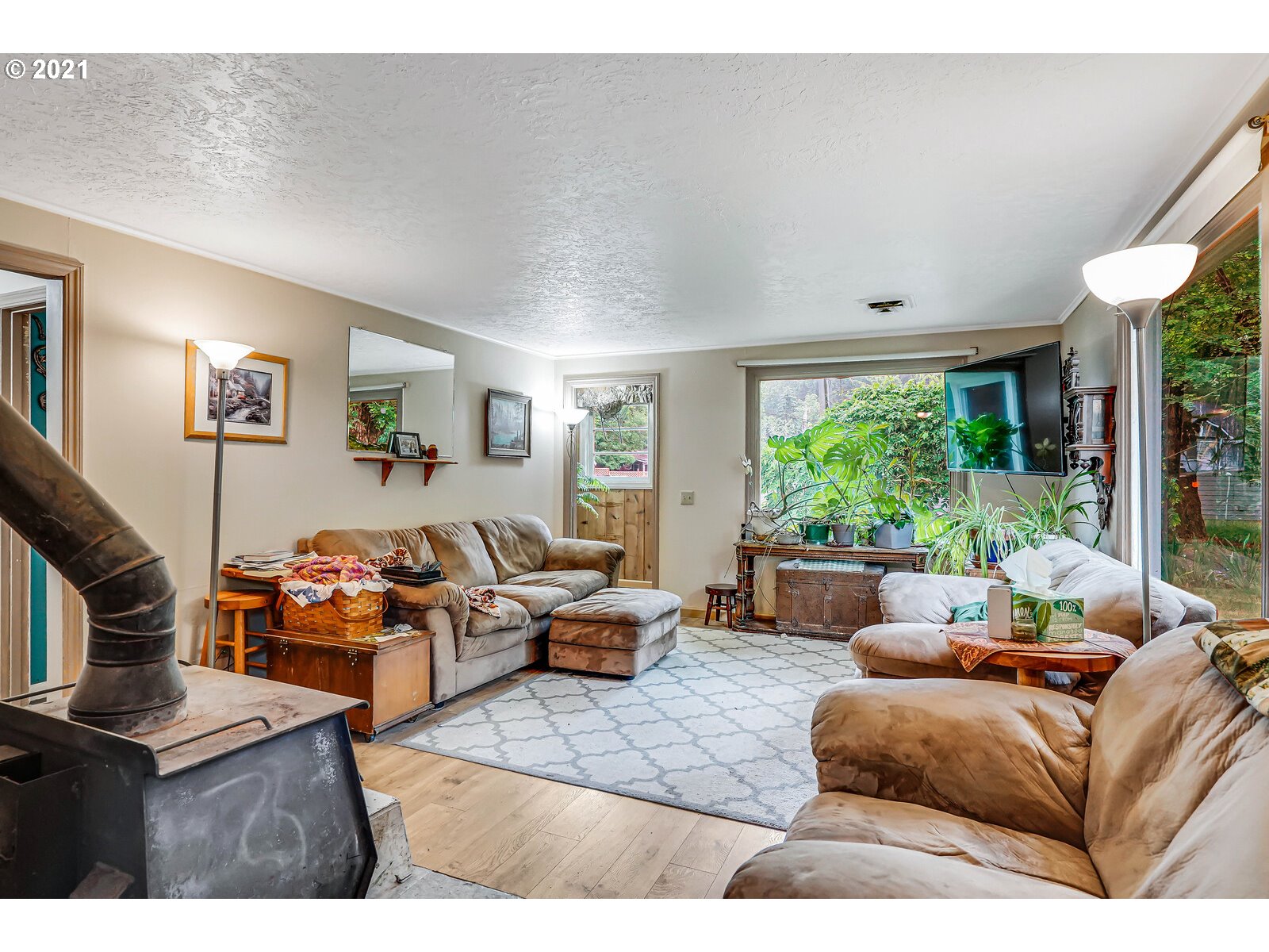 801 Mountain View Road Sweet Home, OR 97386 - Photo 10 of 25 Gallery Image 10