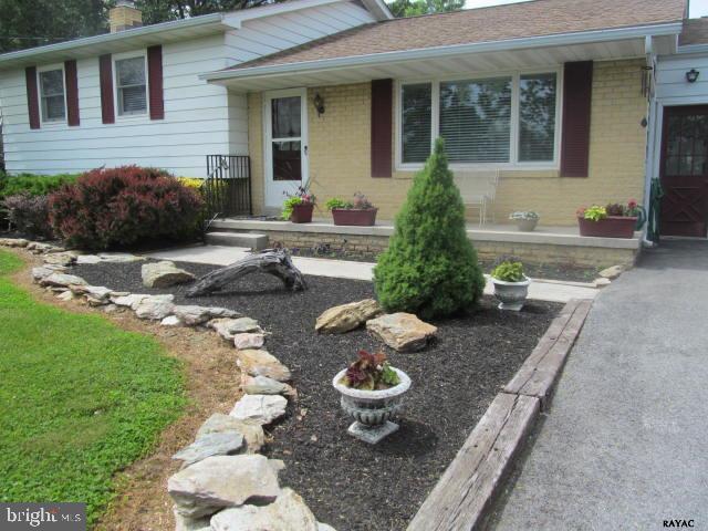 6289 Hoff Road Spring Grove, PA 17362 - Photo 2 of 27
