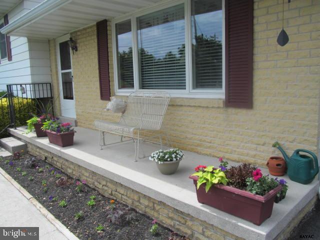 6289 Hoff Road Spring Grove, PA 17362 - Photo 3 of 27