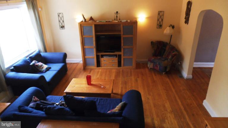 1544 Northwick Road Baltimore, MD 21218 - Photo 13 of 30 Living Room