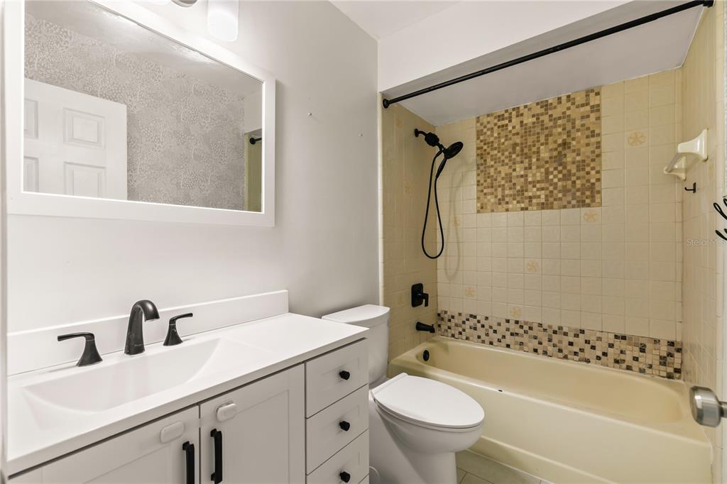 4951 Courtland Loop Winter Springs, FL 32708 - Photo 22 of 36 a bathroom with a sink a toilet and a bathtub