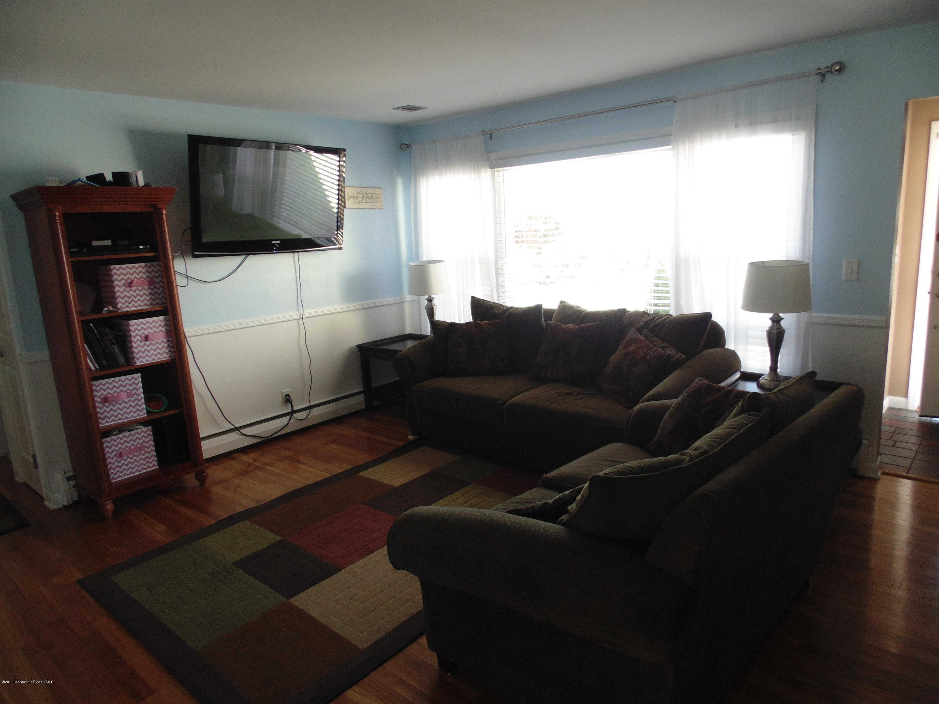 1520 Little Hill Road Point Pleasant, NJ 08742 - Photo 2 of 12 Large Living Room