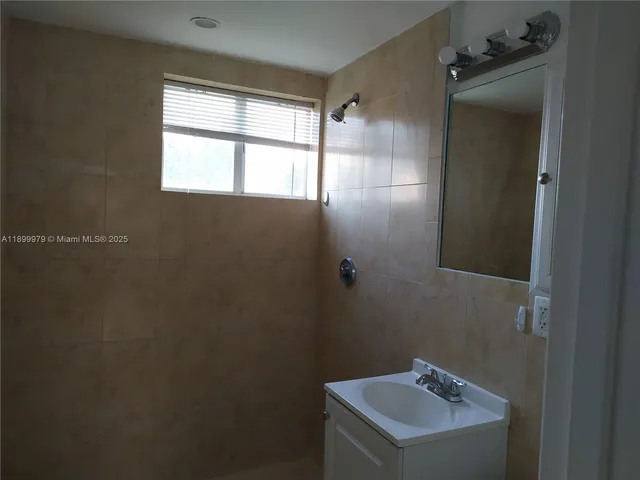 $2,000 | 7915 East Drive, Unit 2E, North Bay Village, FL 33141