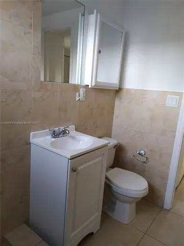 $2,000 | 7915 East Drive, Unit 2E, North Bay Village, FL 33141