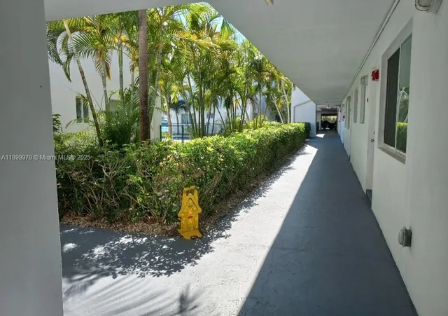 $2,000 | 7915 East Drive, Unit 2E, North Bay Village, FL 33141