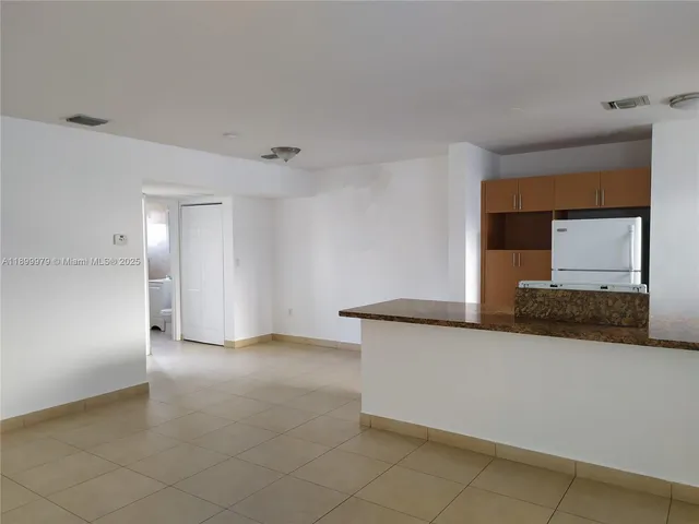 $2,000 | 7915 East Drive, Unit 2E, North Bay Village, FL 33141