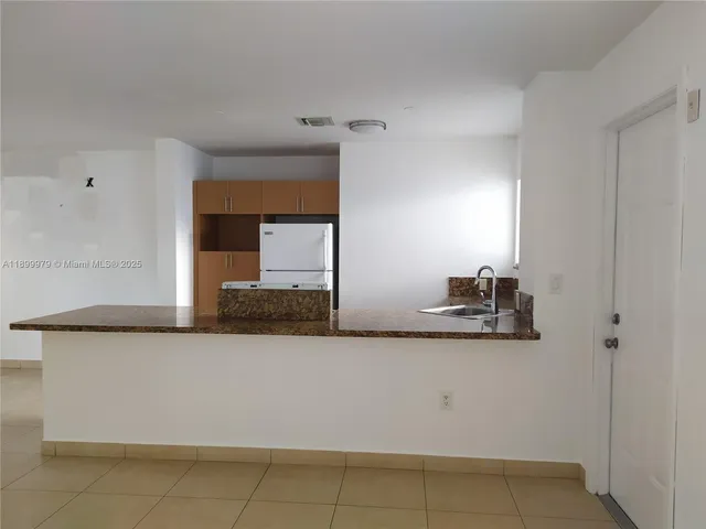 $2,000 | 7915 East Drive, Unit 2E, North Bay Village, FL 33141