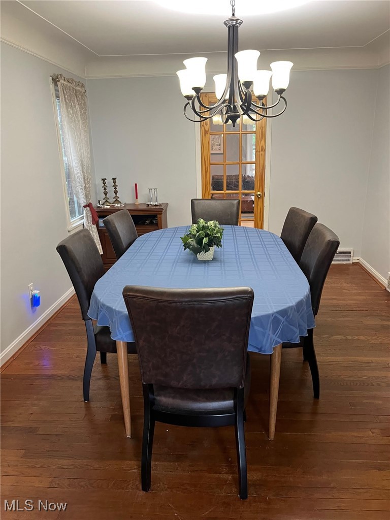 2496 Milton Road Cleveland, OH 44118 - Photo 17 of 19 Dining room