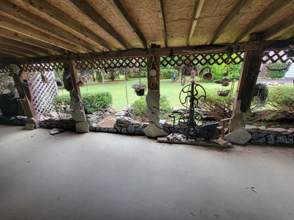 2043 Edmonds Road Galax, VA 24333 - Photo 24 of 29 Gallery Image 24