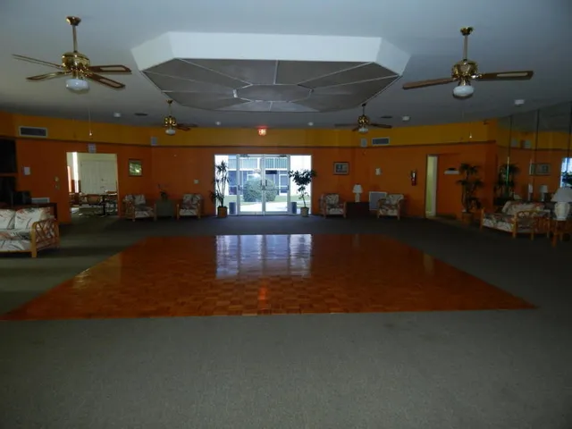 $1,900 | 500 Village Green Circle West, Unit 107, Palm Springs, FL 33461