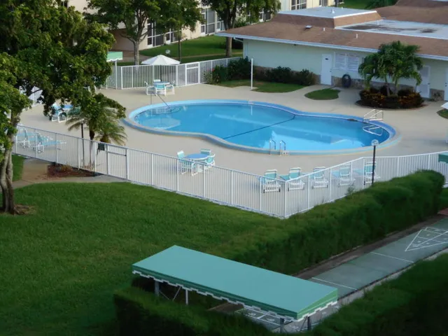 $1,900 | 500 Village Green Circle West, Unit 107, Palm Springs, FL 33461