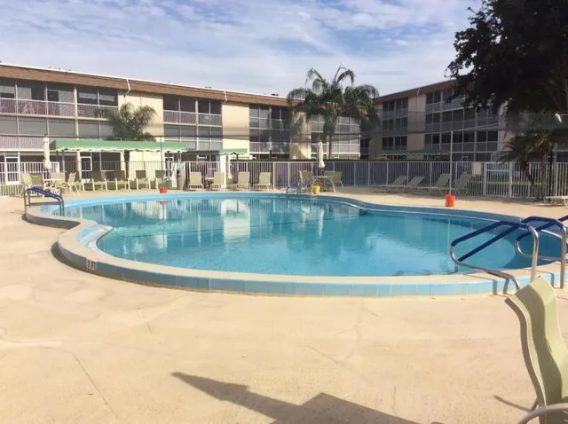 $1,900 | 500 Village Green Circle West, Unit 107, Palm Springs, FL 33461