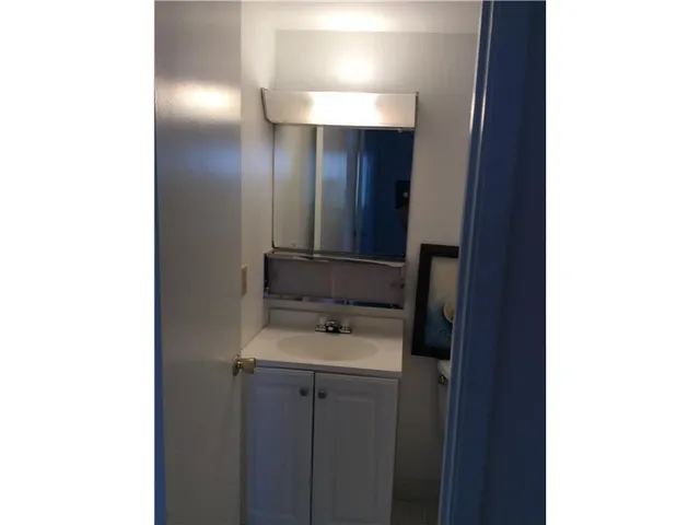 $1,900 | 500 Village Green Circle West, Unit 107, Palm Springs, FL 33461