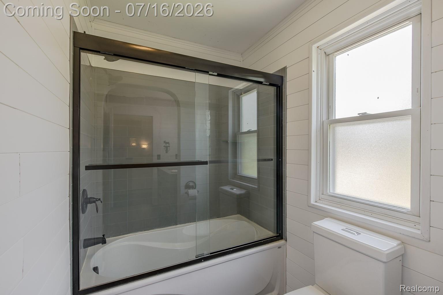 43995 Bemis Road Belleville, MI 48111 - Photo 40 of 67 Tub/shower with glass doors