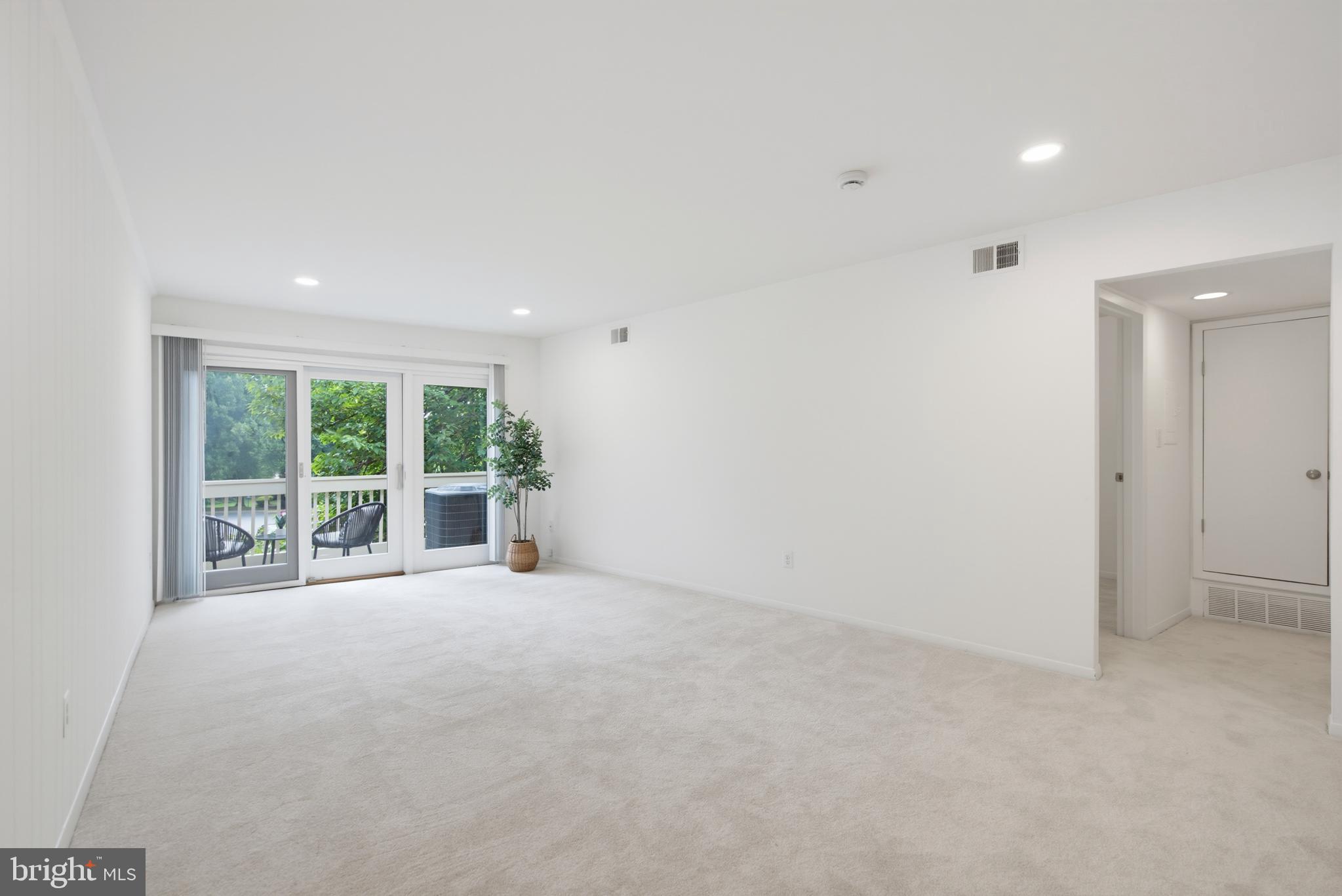 5820 Royal Ridge Drive, Unit K Springfield, VA 22152 - Photo 5 of 21 Gallery Image 5