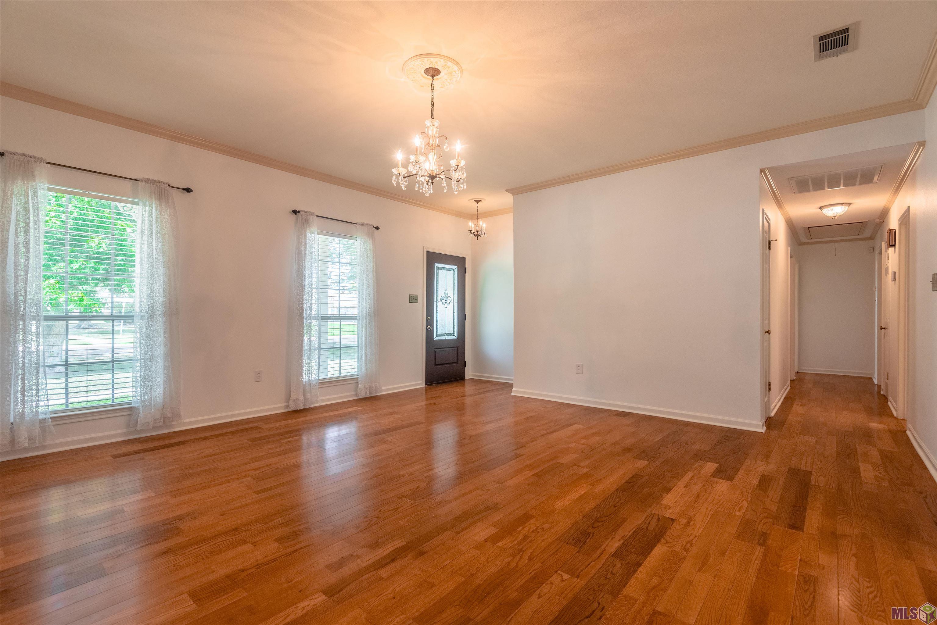 1616 Hobbiton Road Baton Rouge, LA 70810 - Photo 2 of 20