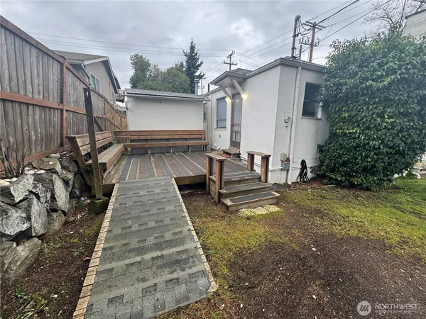 $1,995 | 15325 4th Avenue Southwest, Burien, WA 98166