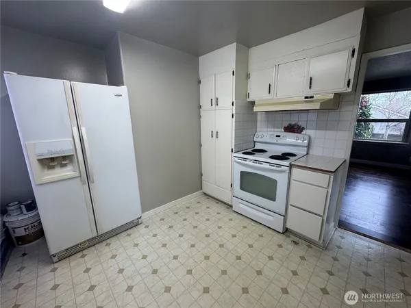 $1,995 | 15325 4th Avenue Southwest, Burien, WA 98166