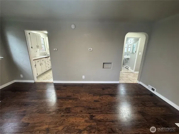 $1,995 | 15325 4th Avenue Southwest, Burien, WA 98166