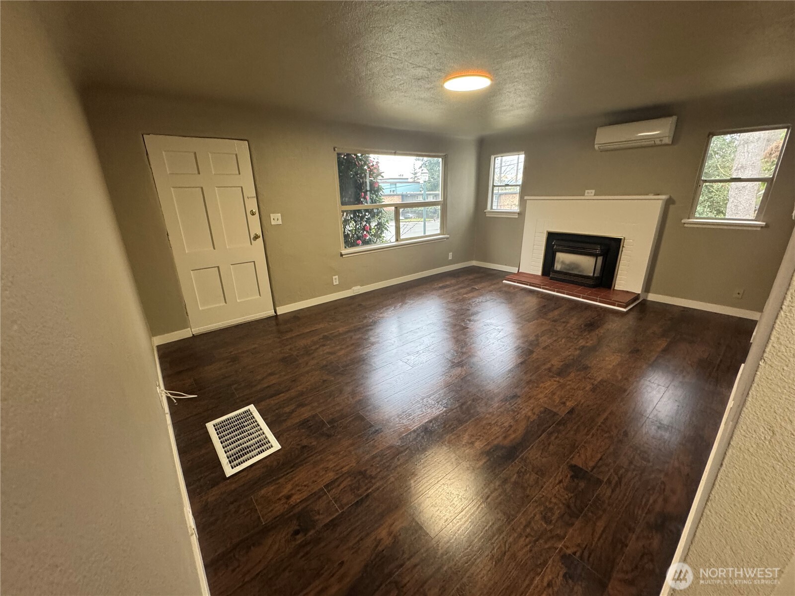 15325 4th Avenue Southwest Burien, WA 98166 - Photo 14 of 28