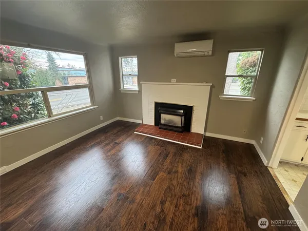 $1,995 | 15325 4th Avenue Southwest, Burien, WA 98166