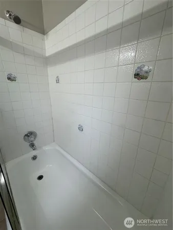 $1,995 | 15325 4th Avenue Southwest, Burien, WA 98166