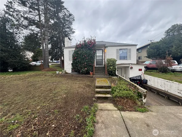 $1,995 | 15325 4th Avenue Southwest, Burien, WA 98166