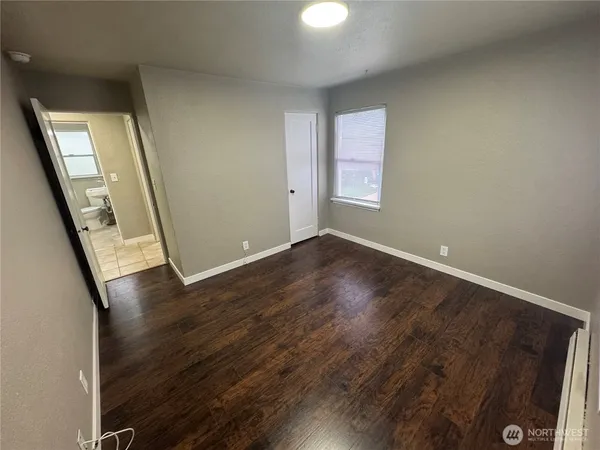 $1,995 | 15325 4th Avenue Southwest, Burien, WA 98166