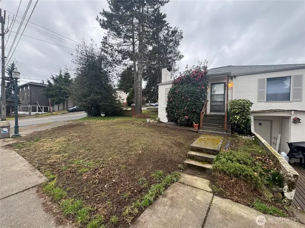 $1,995 | 15325 4th Avenue Southwest, Burien, WA 98166